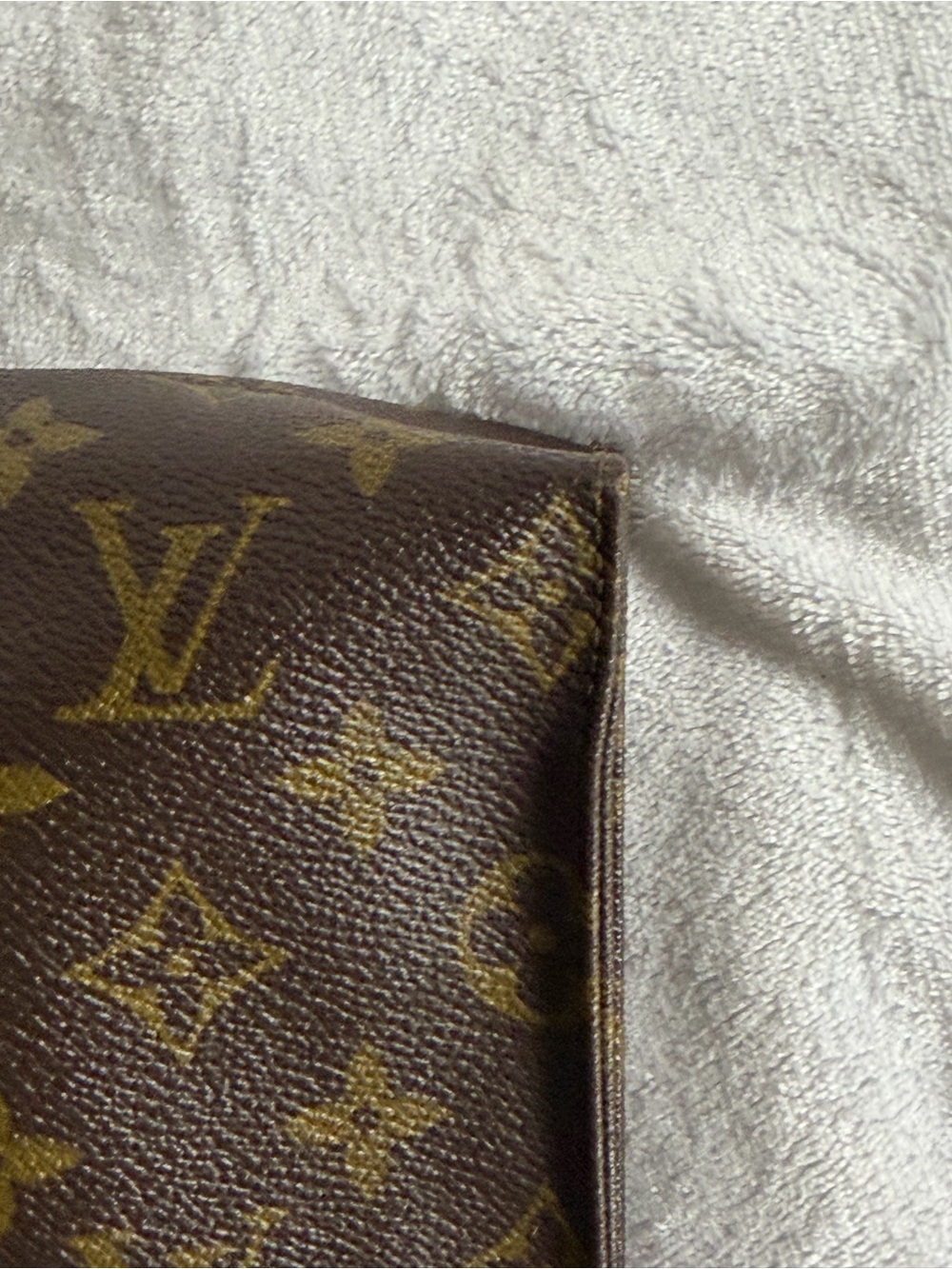 šLouis Vuitton Monogram Canvas Toiletry Pouch 26 - Picture 6 of 14